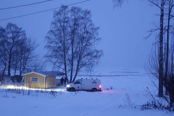 startet arbeidet med å få strøm på hytta