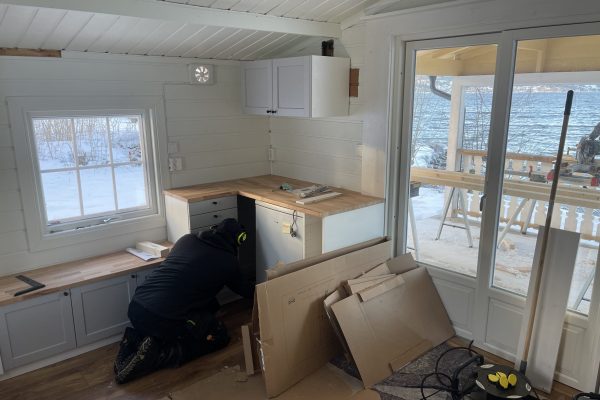 på kjøkkenet kommer på plass
